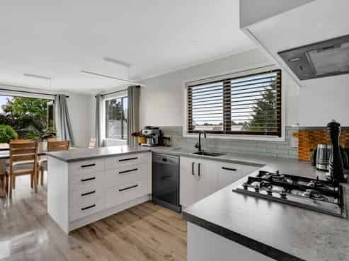 17 Caledonia Place, Highlands Park