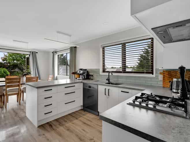 17 Caledonia Place, Highlands Park