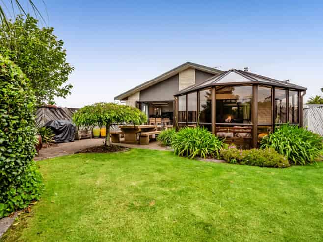 17 Caledonia Place, Highlands Park