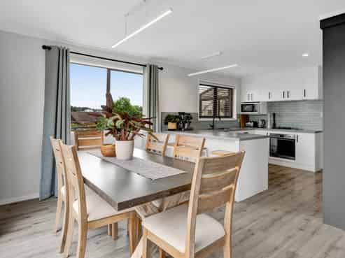 17 Caledonia Place, Highlands Park