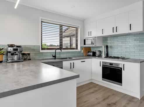 17 Caledonia Place, Highlands Park