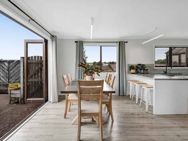 17 Caledonia Place, Highlands Park