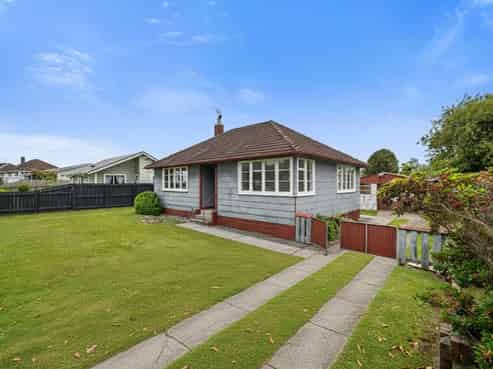 38 Manuka Crescent, Hillcrest