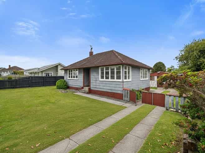 38 Manuka Crescent, Hillcrest