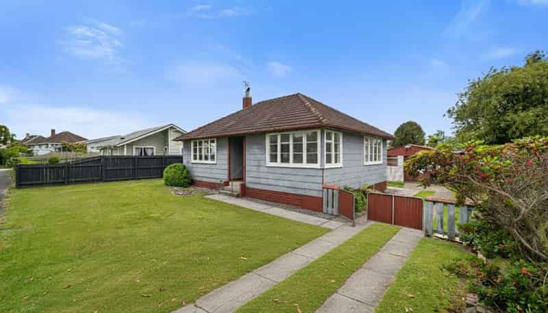 38 Manuka Crescent, Hillcrest