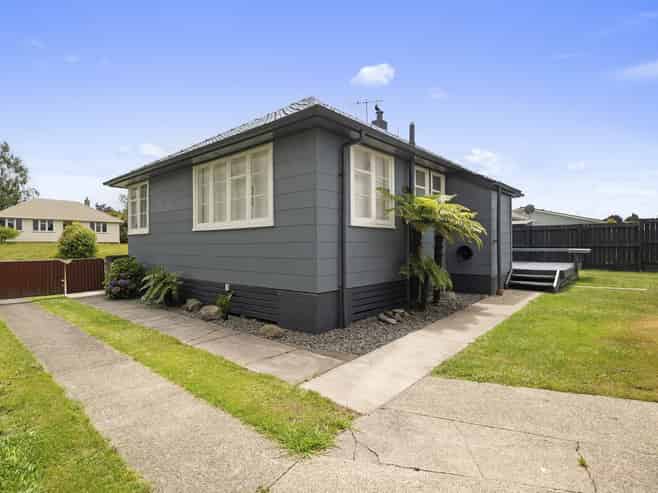 38 Manuka Crescent, Hillcrest