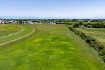 0n Waihi Road, Hawera