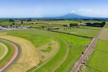 0n Waihi Road, Hawera
