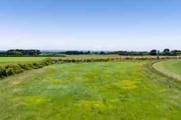 0n Waihi Road, Hawera