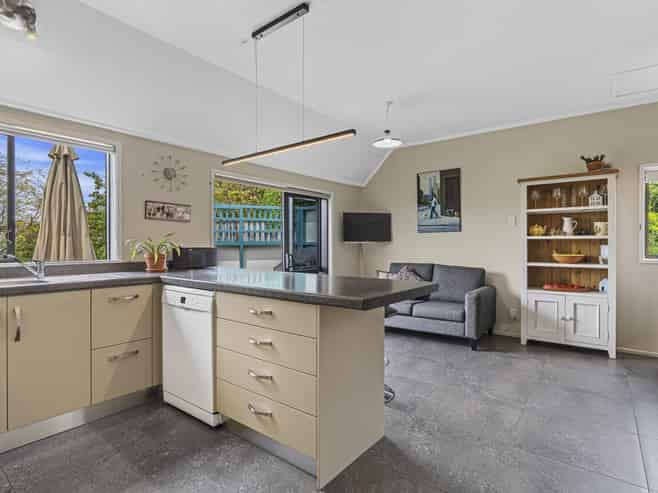 13A Mangorei Road, Strandon