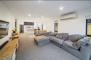 76 Jacks Landing Drive, Hamilton Lake