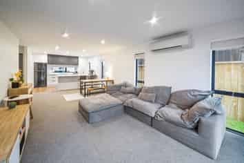 76 Jacks Landing Drive, Hamilton Lake