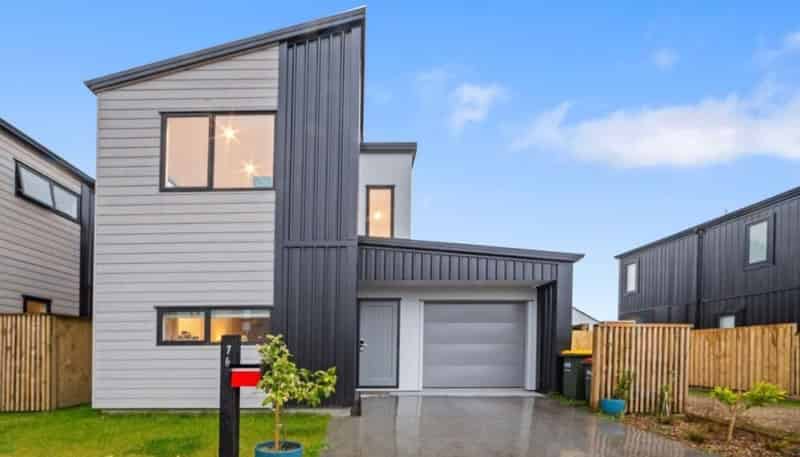 76 Jacks Landing Drive, Hamilton Lake