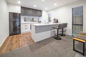 76 Jacks Landing Drive, Hamilton Lake