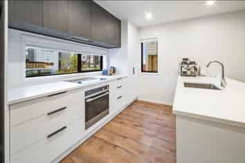 76 Jacks Landing Drive, Hamilton Lake