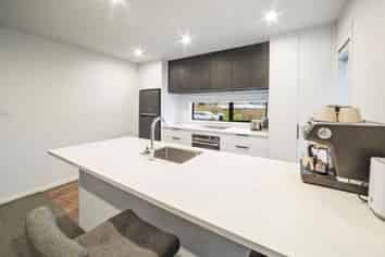 76 Jacks Landing Drive, Hamilton Lake