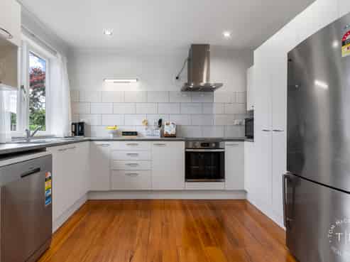 15 McInnes Road, Weymouth