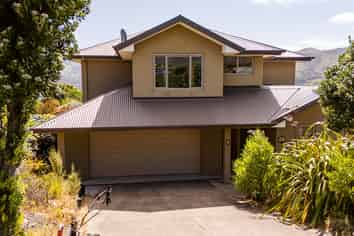 2 Kanuka Place, Robinsons Bay