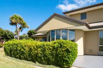 2 Kanuka Place, Robinsons Bay