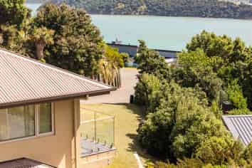 2 Kanuka Place, Robinsons Bay