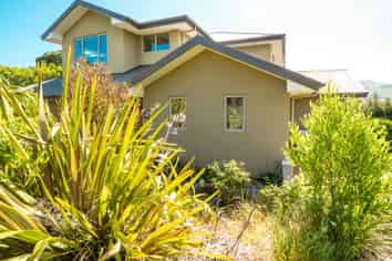 2 Kanuka Place, Robinsons Bay