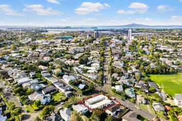 BLOCK OF FLATS - CORNER SITE INVESTMENT