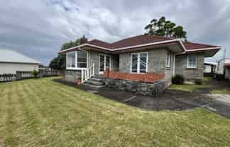 508 Devon Street East, Strandon
