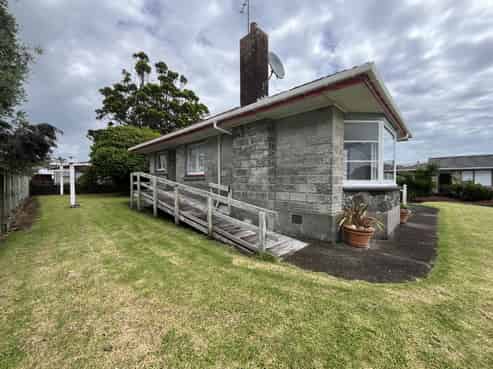 508 Devon Street East, Strandon