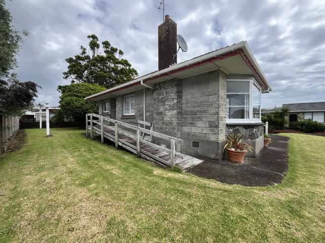 508 Devon Street East, Strandon