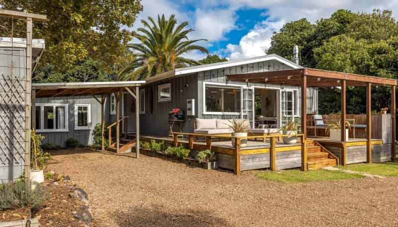 11 Putiki Road, Ostend