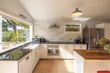 11 Putiki Road, Ostend