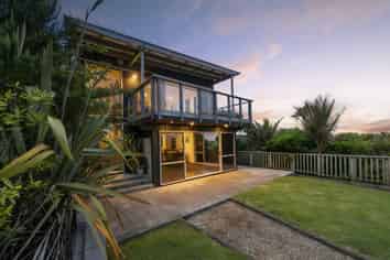16 Log Race Road, Piha