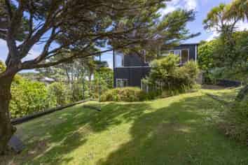 16 Log Race Road, Piha