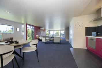 16 Log Race Road, Piha