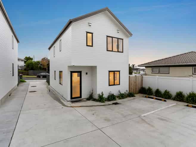 64A Rosewarne Crescent, Glendene