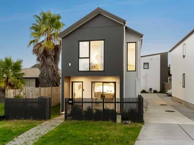 64A Rosewarne Crescent, Glendene