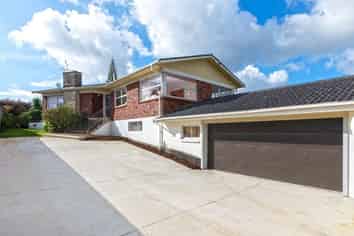 9 Roys Road, Weymouth