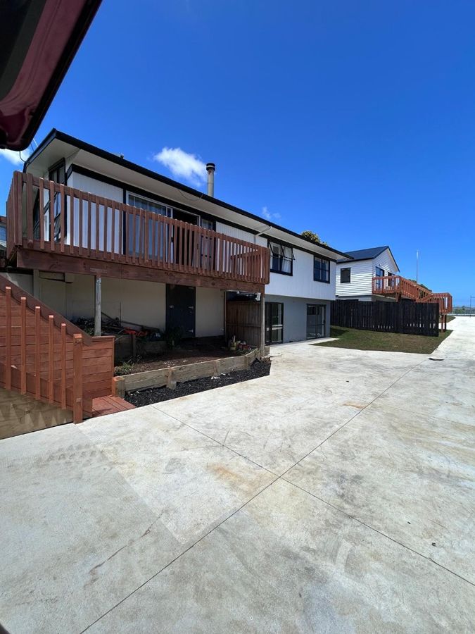 Modern 3-Bedroom Home in Waiuku