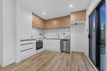 98A Royal Road, Massey