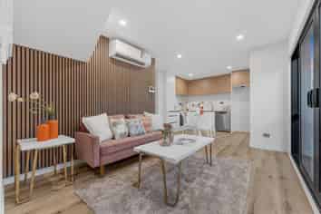 98A Royal Road, Massey