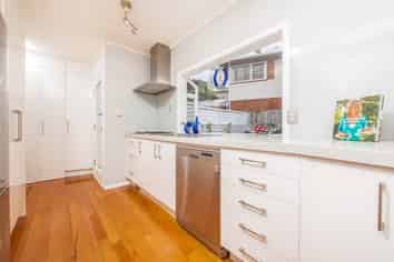 9A Lyttelton Avenue, Forrest Hill