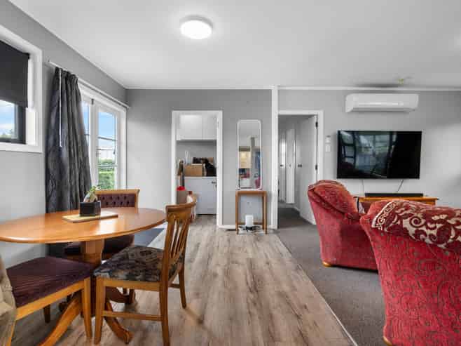 33 Wall Street, Nawton