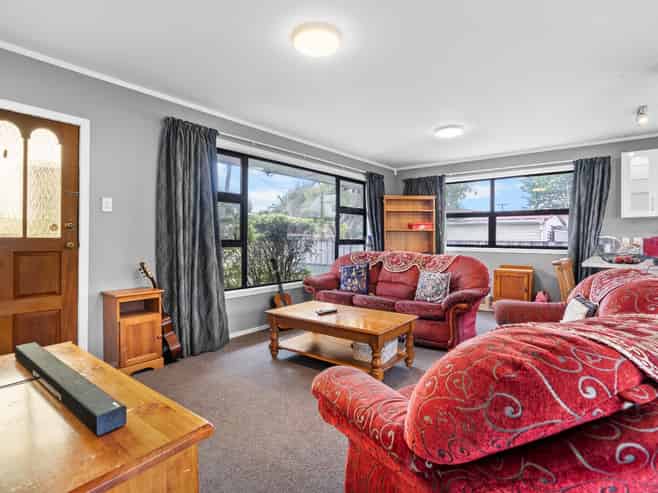 33 Wall Street, Nawton