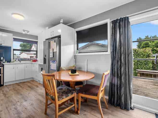 33 Wall Street, Nawton