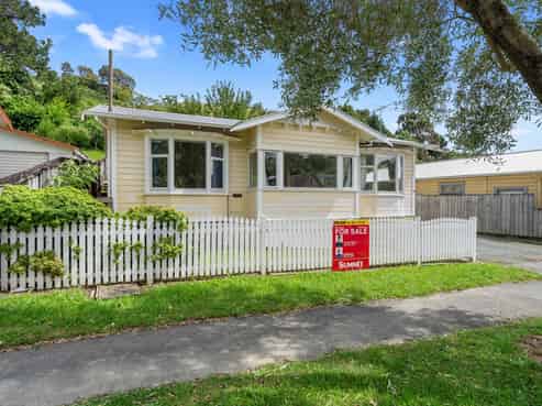 50 Emano Street, Toi Toi