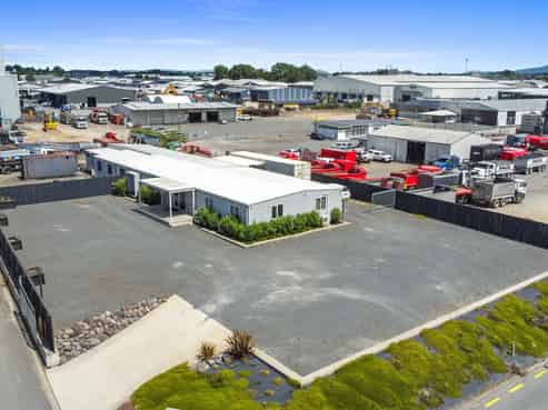 Warehouse, Office & Yard Combo