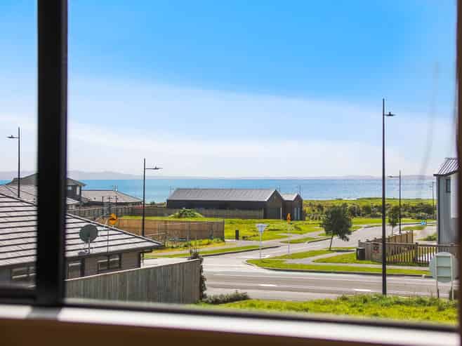 12 Korowhiti Road, Clarks Beach