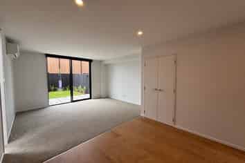 1/88 Holly Road, Saint Albans