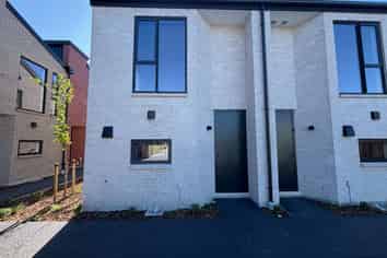 1/88 Holly Road, Saint Albans