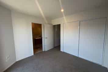 2/86 Holly Road, Saint Albans